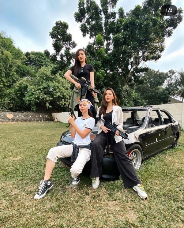 Potret Artis Saat Olahraga Menembak(Instagram/@yukikt)