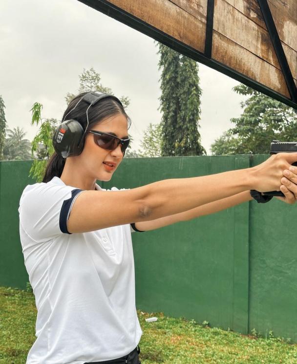 Potret Artis Saat Olahraga Menembak(Instagram/@paula_verhoeven)