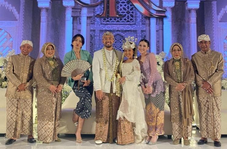 Potret Ayu Ting Ting di Nikahan Kiky Saputri (Instagram/ayutingting92)