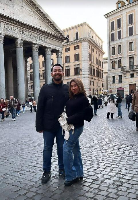 Potret bulan madu Kiky Saputri di Italia. (Instagram/@kikysaputrii)