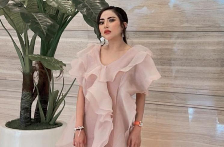 Artis operasi angkat rahim (Instagram/@ayuaulia5252)