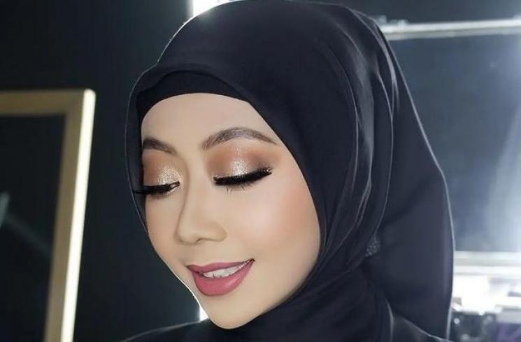 Potret Asri Welas Berhijab. (Instagram/joemakeup20)