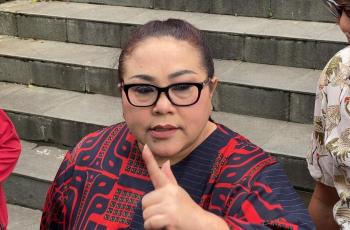 Kebangun Tengah Malam usai Divonis Kanker, Nunung Nangis Ajak Bicara Payudaranya: Jangan Ke Mana-Mana
