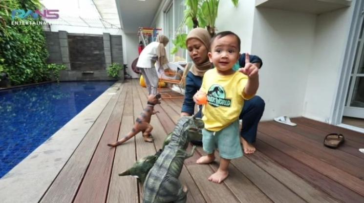 Pemotretan Cipung Tema Dinosaurus. (YouTube/RANS Entertainment)
