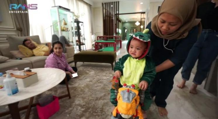 Pemotretan Cipung Tema Dinosaurus. (YouTube/RANS Entertainment)