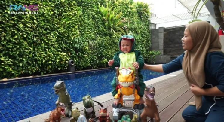 Pemotretan Cipung Tema Dinosaurus. (YouTube/RANS Entertainment)