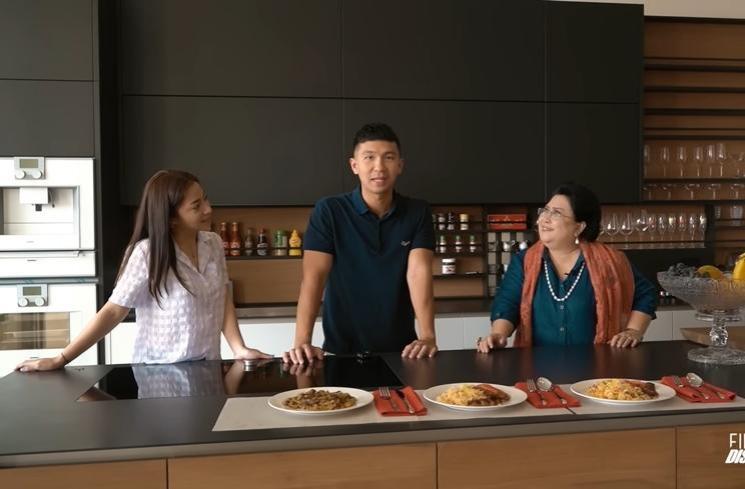 Momen Nikita Willy masak bareng mertua (YouTube/Nikita Willy Official)