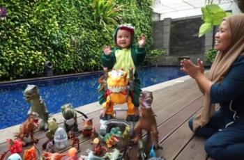 9 Pemotretan Cipung tema Dinosaurus, Gemes Banget Cosplay jadi Bos Dino