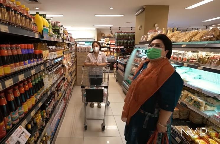 Momen Nikita Willy masak bareng mertua (YouTube/Nikita Willy Official)
