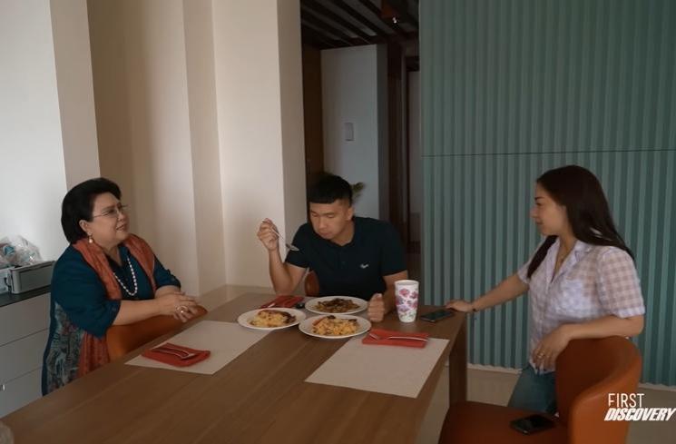 Momen Nikita Willy masak bareng mertua (YouTube/Nikita Willy Official)