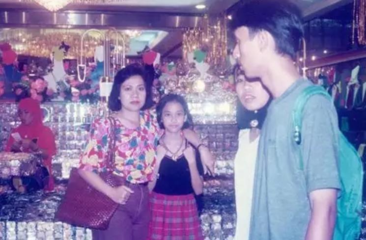 Potret Masa Kecil Bunga Citra Lestari (Instagram/@serba_serbi.djadoel)