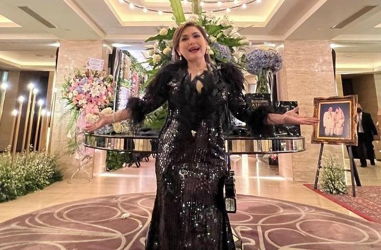 Artis dipuji awet muda meski sudah jadi nenek (Instagram/@niadaniatynew)