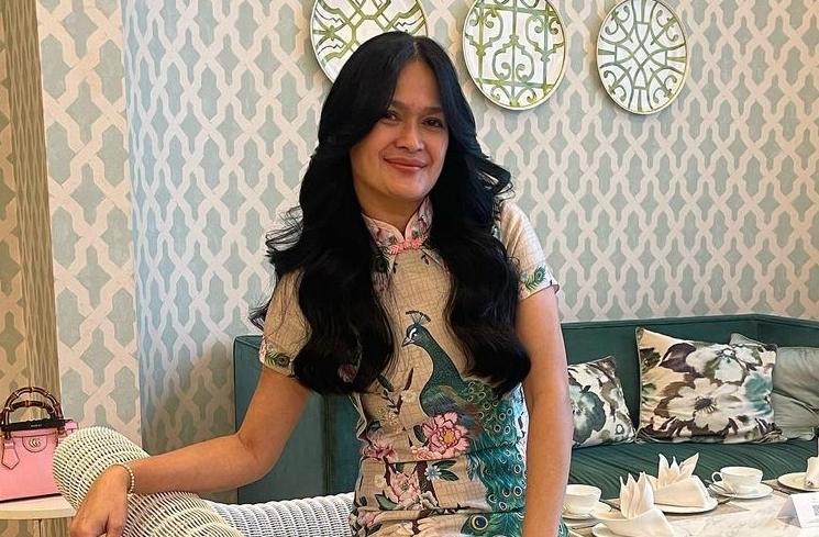 Artis dipuji awet muda meski sudah jadi nenek (Instagram/@donnaharunofficial)