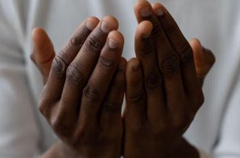 Doa Ketika Kejatuhan Cicak, Bagaimana Sudut Pandang Islam?