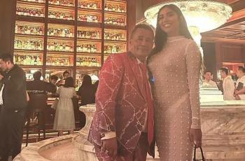 Foto sama Hotman Paris, Dress Menerawang Millen Cyrus Dighibahin: Si Adam Menempel