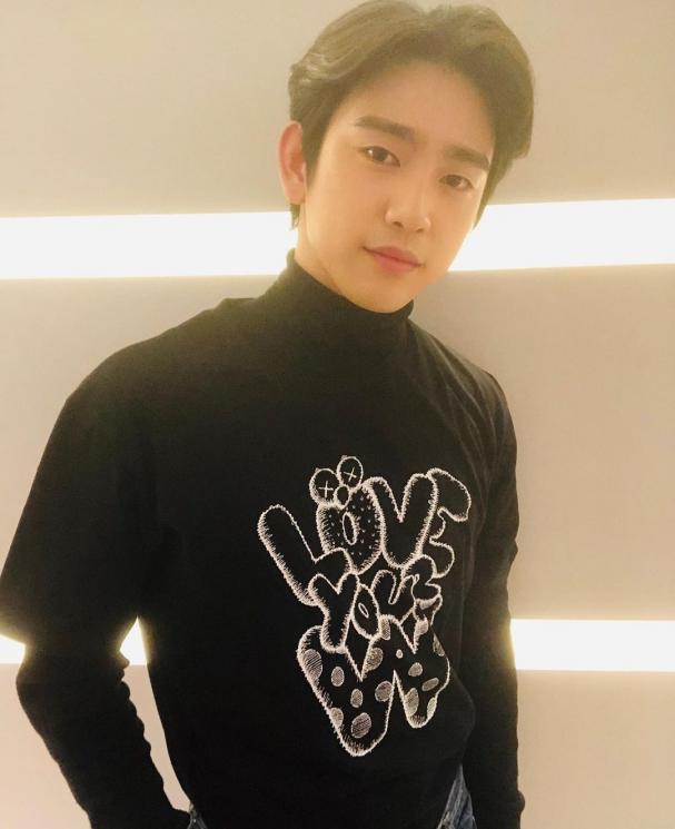 Artis Korea Bantu Korban Gempa Turki dan Suriah(Instagram/@jinyoung_0922jy)
