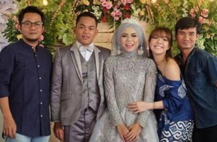 Artis Kondangan Tanpa Pasangan (Instagram/gisel_la)