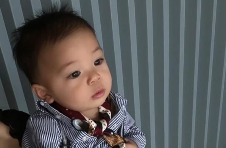 Gaya berkelas Nikita Willy dan Baby Izz di ultah anak Shandy Aulia. (Instagram/nikitawillyofficial)
