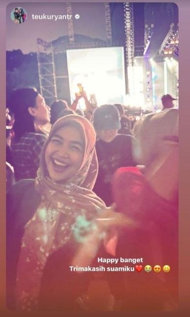 Potret Ria Ricis Nonton Westlife. (Instagram/riaricis1795)