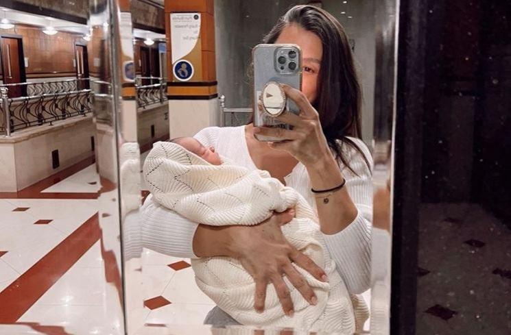 Jennifer Bachdim pamer foto habis melahirkan. (Instagram/@jenniferbachdim)