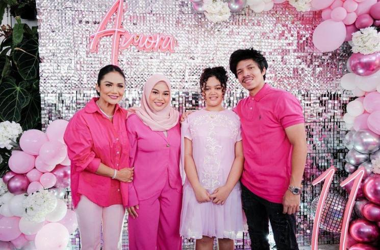 Gaya Artis di Pesta Ultah Anak. (Instagram/krisdayantilemos)