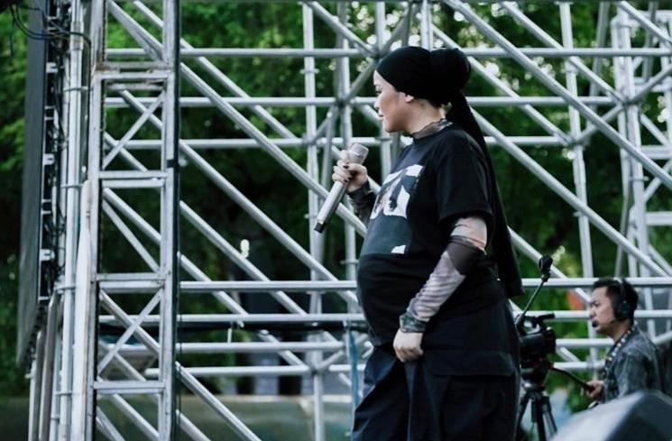 Potret Sivia Azizah Pamer Baby Bump dengan Gaya Hijab (instagram/@siviazizah)