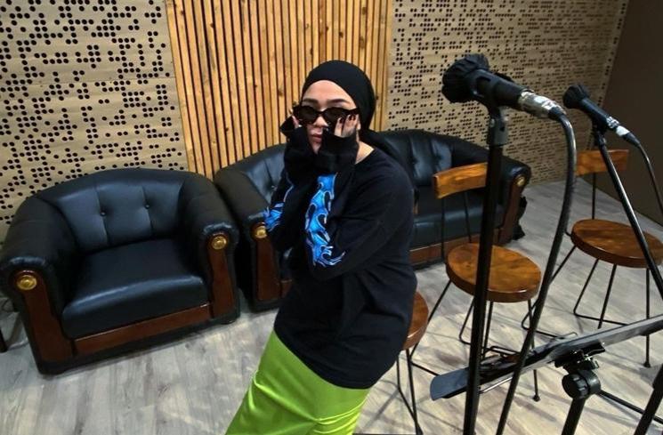 Potret Sivia Azizah Pamer Baby Bump dengan Gaya Hijab (instagram/@siviazizah)