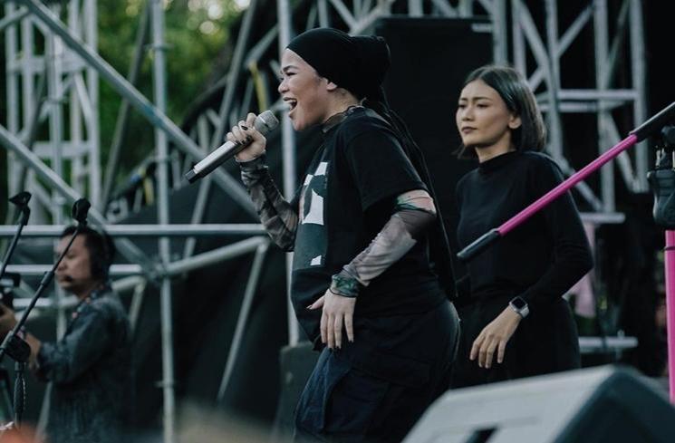 Potret Sivia Azizah Pamer Baby Bump dengan Gaya Hijab (instagram/@siviazizah)