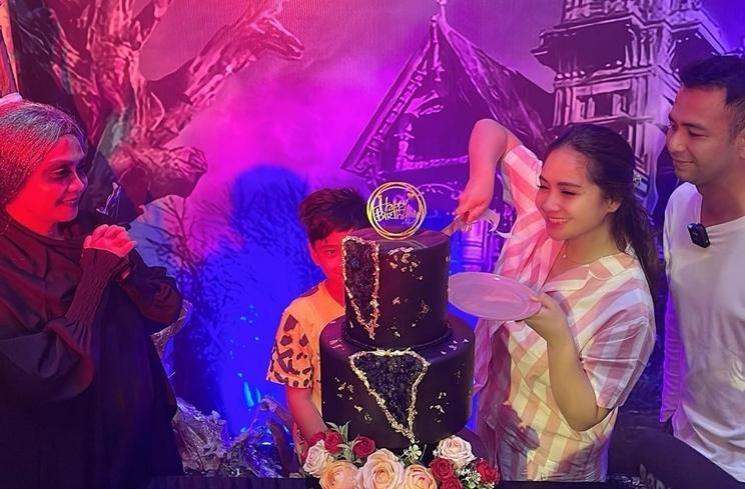 Potret Manglingi Mama Rieta Rayakan Ultah Raffi dan Gigi (instagram/@rieta_amilia)