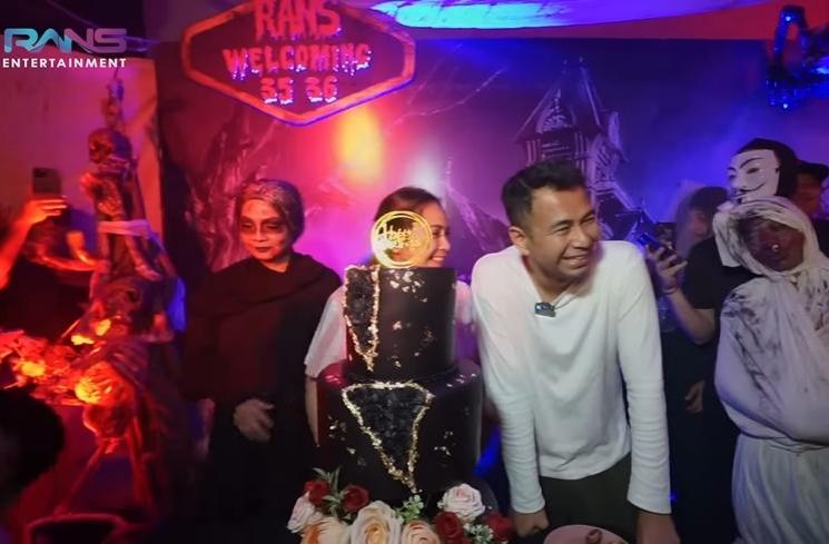 Potret Manglingi Mama Rieta Rayakan Ultah Raffi dan Gigi (YouTube Rans Entertainment)