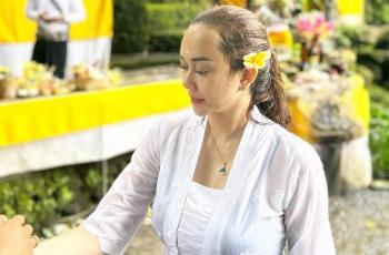 Tepis Tudingan Miring Netizen usai Jalani Melukat, Aura Kasih Buktikan Dirinya Masih Seorang Muslimah