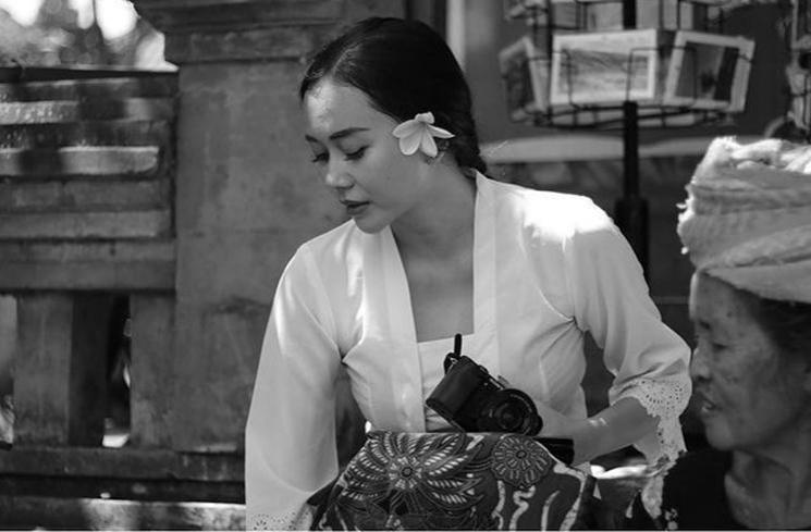 Potret Aura Kasih Melukat di Bali (Instagram/@aurakasih)