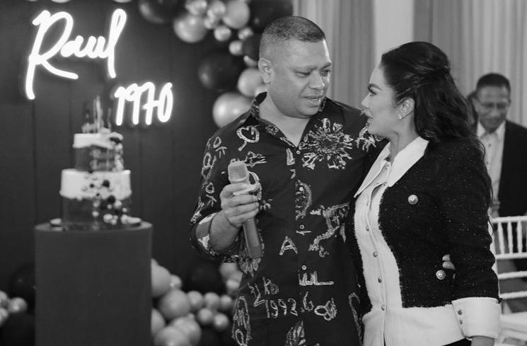 Momen Ultah Raul Lemos ke-53 (Instagram/@krisdayantilemos)