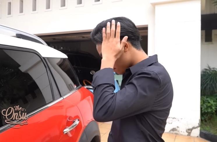 Momen Betrand Peto bikin SIM (YouTube/The Onsu Family)