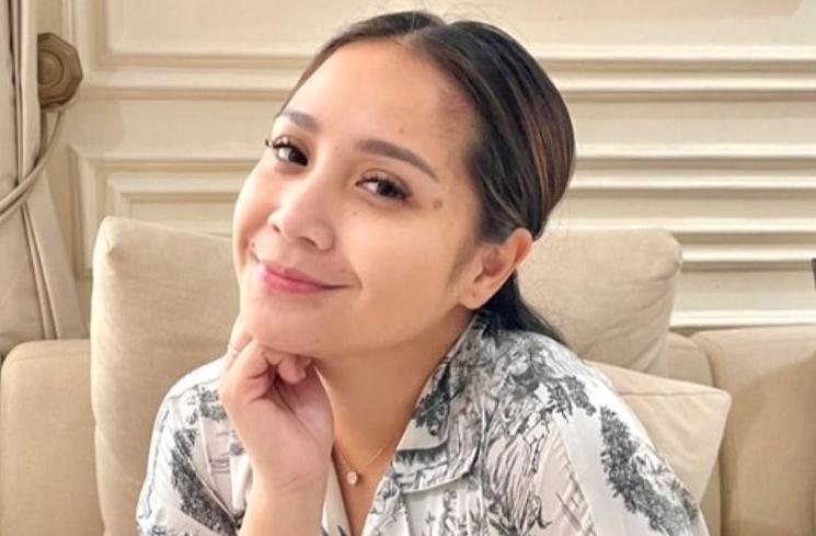 Artis traktir karyawan belanja di mall (Instagram/@raffinagita1717)