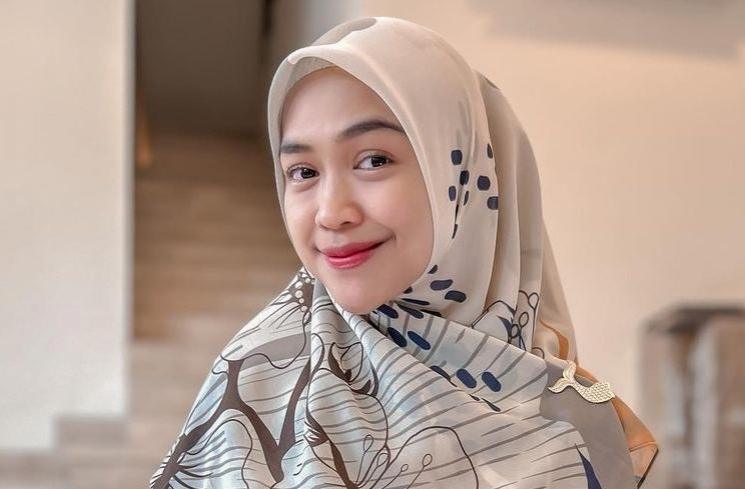 Artis traktir karyawan belanja di mall (Instagram/@riaricis1795)