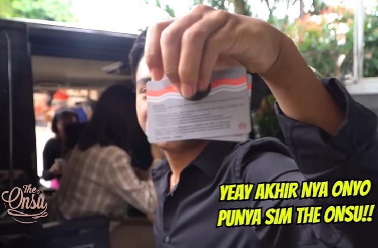 Momen Betrand Peto bikin SIM (YouTube/The Onsu Family)