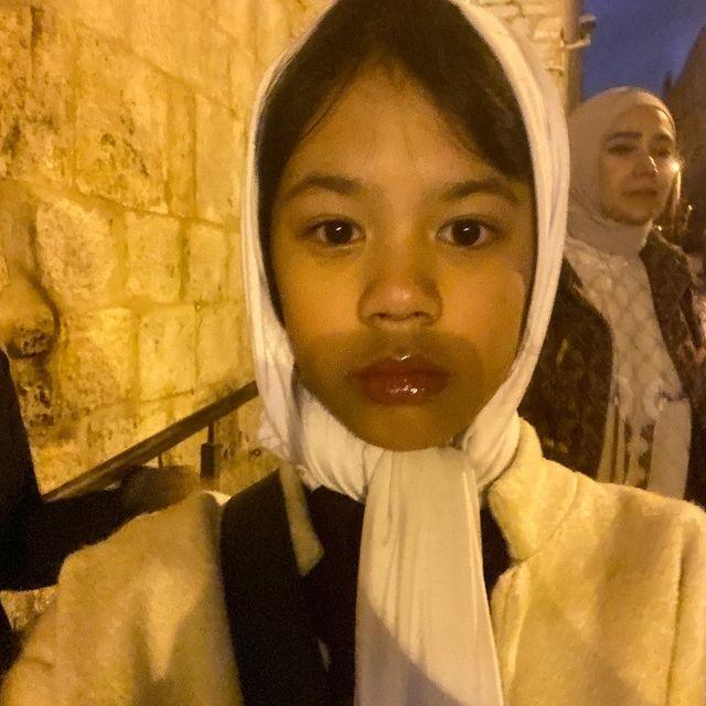 Potret Safeea Ahmad Tampil Berhijab (Instagram/shafeaamd_)