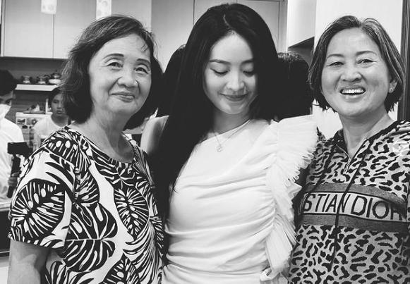Natasha Wilona bersama ibu dan neneknya (instagram/Natasha Wilona)