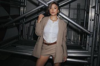 9 Potret Marion Jola Manggung Pakai Jas, Tetap Modis dan Seksi!