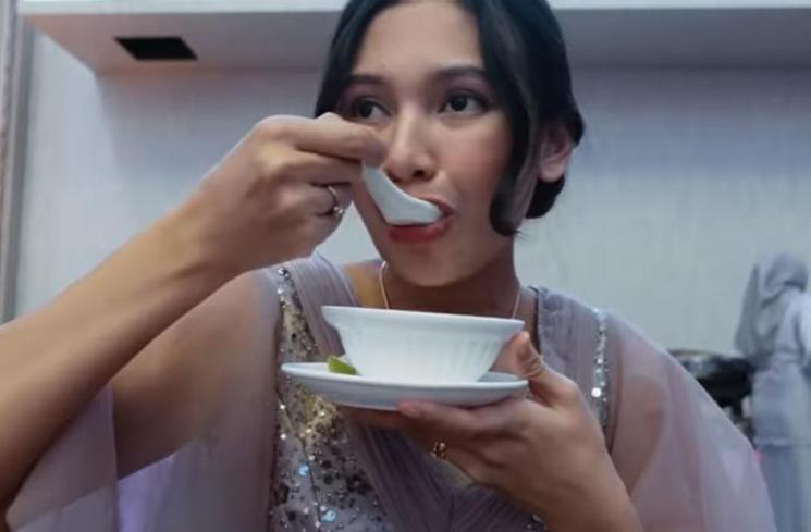 Momen Indah Permatasari Datang ke Nikahan Adik. (YouTube/Indah Permatasari)