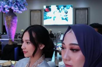 Bikin Nyesek, Ini 11 Momen Indah Permatasari Datang ke Nikahan Adik tanpa Ditemani Arie Kriting