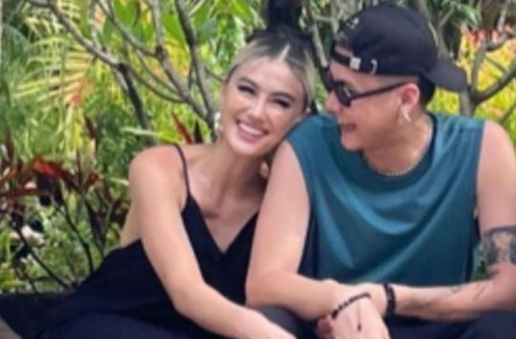Potret Agnez Mo Liburan Bareng Pacar di Bali. (Instagram/@agnezmo)