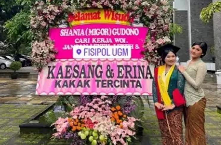 Momen Erina Gudono Hadiri Wisuda Adik (Instagram/@erinagudono)