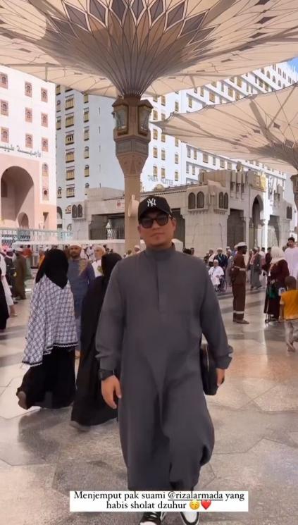 Perjalanan Umrah Rizal Armada dan Istri(Instagran/@rizalarmada)