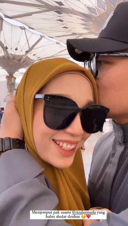 Perjalanan Umrah Rizal Armada dan Istri(Instagran/@monicaimas)