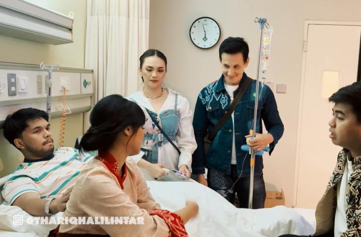 Momen Thariq Halilintar Dirawat di RS. (YouTube/Thariq Halilintar)