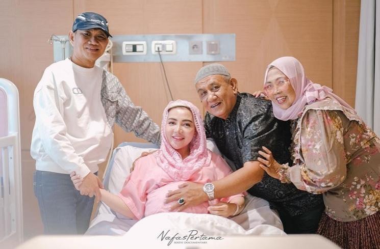 Momen Bella Shofie Melahirkan Anak Kedua (instagram/@bellashofie_rigan)