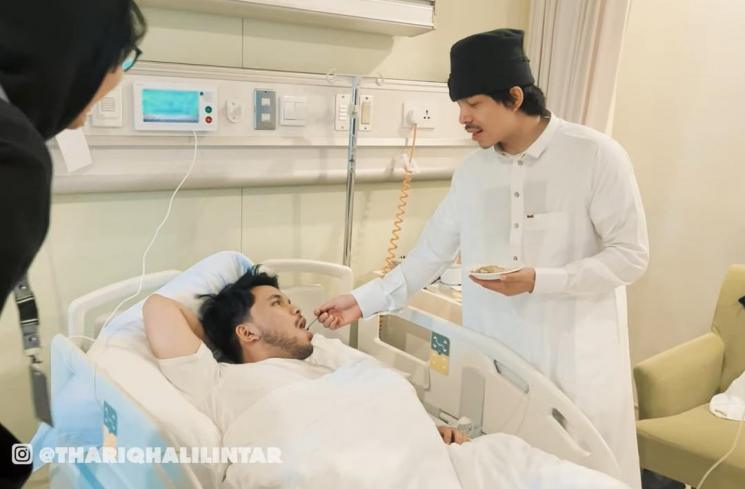 Momen Thariq Halilintar Dirawat di RS. (YouTube/Thariq Halilintar)