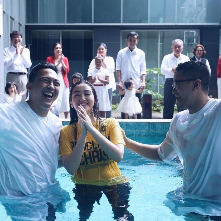 Potret Artis Saat di Baptis(Instagram/@rantymaria) 
